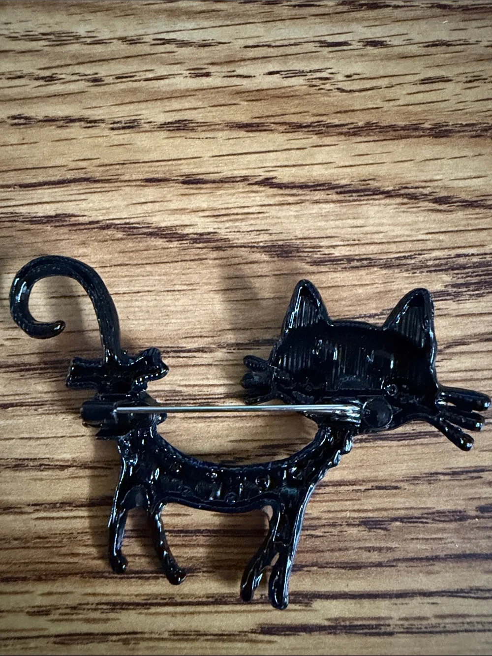 Playful Orange Heart-Pattern Cat Brooch with Purple Bow